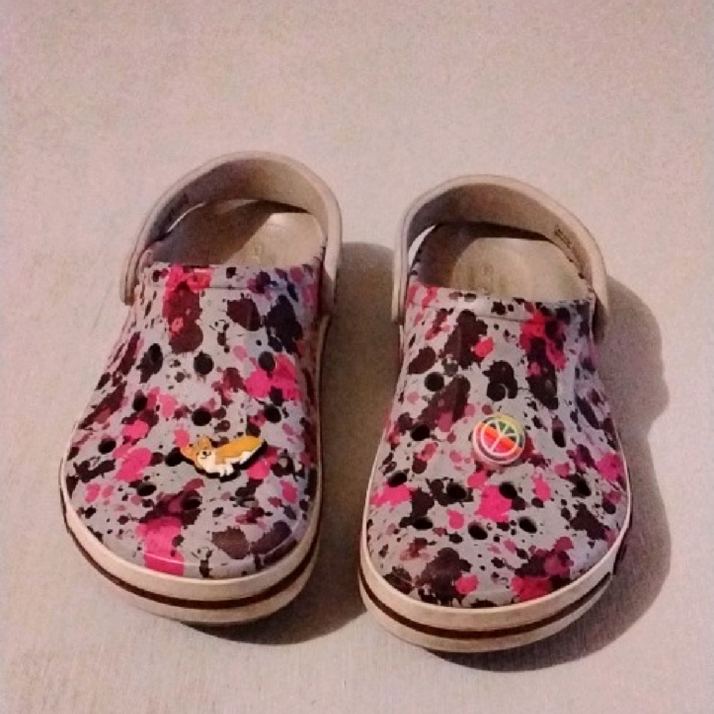 CROCS Colorful Splatter Clogs with Charms Size 7W USED